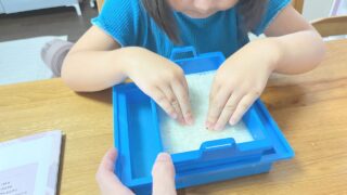 3~6歳の考える力を育てるパーソナライズ知育キットCrown Box(クラウンボックス)の3回目「オリジナルのハガキをつくろう！」が届きました！